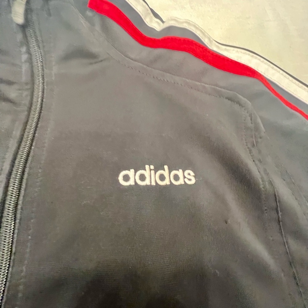 Women's black Adidas jacket with full zip and side pockets. - Picture 9 of 10